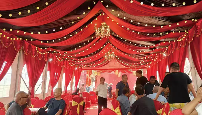 ওয়াইন ভোজের জন্য পুশ-এন্ড-পুল তাঁবু বাইরের খাবারের অভিজ্ঞতাকে বিপ্লব করে